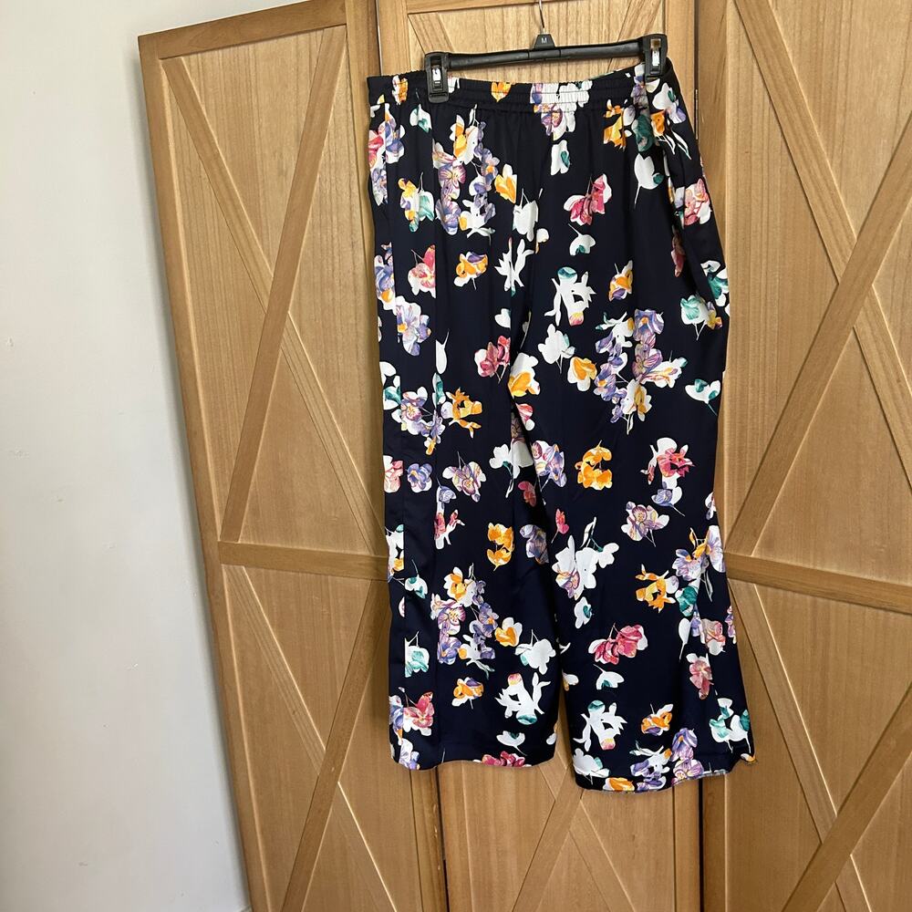 Navy floral wide leg cropped pants - Picture 7 of 9